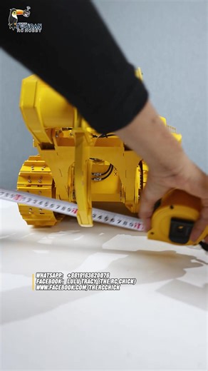 7K views · 240 reactions | The D575 and the D11 1:14 scale bulldozers are both absolute giants, but here’s the size difference when you see them side by side 朗 #Dozer #bulldoze #rc #fyp #hydraulic #scale #rccars #constructionlife #construction #D575 #D11Bulldozer #RCEarthmovers #RCConstruction #HydraulicRC #ScaleModel #HeavyEquipment #Toucanhobby #Lulu #RCChi | Lulu Tracy | Facebook