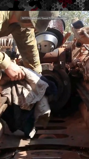 Cleaning the Cannon Tube of an M777A2 155mm Howitzer | Ricardo Lee