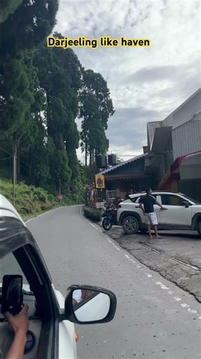 Darjeeling Tour – Beautiful Batasia Loop Views!