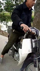 4.3M views · 7.9K reactions | <BOT THÔN> VÂN TỪ, PHÚ XUYÊN, HÀ NỘI E bị nộp Phí thu Tiền sửa chữa đường 10 nghìn  -------- Mày định quay tao để mày đưa lên mạng chứ gì? Tao nhìn thấy mặt mày trên mạng là mày ăn no đòn đấy Nguồn: Trương Văn Mạnh - Luật giao thông & ATGT | Đời Sống 365 | Facebook