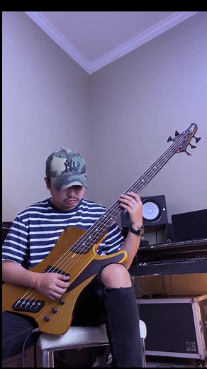 The D-Roc Custom is our take on this classic design. 🎥 Ronal Nugraha #custombass #thehypeisreal | Dingwall Guitars