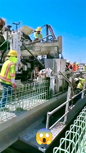 "China's Divider Machine shook the world - it covers 1 kilometer in 1 day 😱🏗️ When will India learn?" #SlipFormMachine #DividerMachine #ChinaTechnology #RoadConstruction #sciencefacts #ChinaVsIndia #RoadDivider | facts tv 91