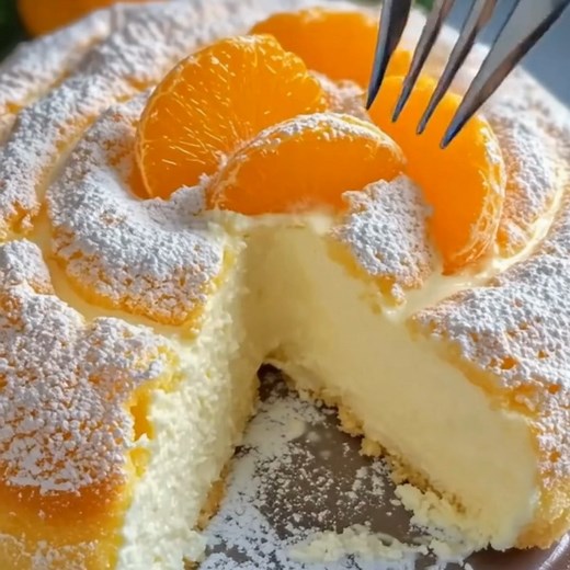 Mega cremiger 10 Minuten Quark Käsekuchen mit Mandarinen ohne Boden Zutaten: - 300 g Magerquark - 300 g Frischkäse - 200 g griechischer Joghurt - 100 g Creme Fraiche - 150 g Zucker - 2 Eier - 1 Tüte Vanillepuddingpulver - 1/2 Zitrone - 1 Dose Mandarinen Anleitung: 1. Mische den Magerquark, Frischkäse, griechischen Joghurt, Creme Fraiche, Zucker, Eier, Vanillepuddingpulver und den Saft einer halben Zitrone in einer Schüssel gut zusammen. 2. Heize den Ofen auf 180°C vor und fette eine Backform ein
