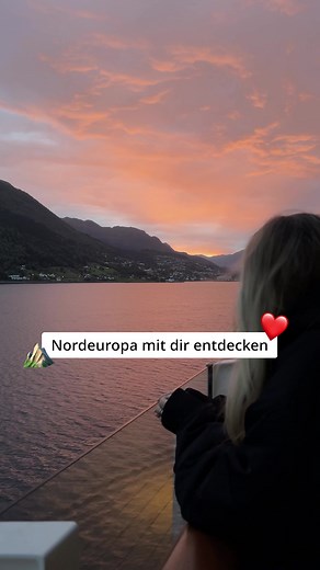 Endlose Fjorde, Natur zum staunen, bunte Holzhäuser und nordischer Charme. 😍 Warst du schon mal in Nordeuropa? Was sind deine Highlights? Schreibt es uns in die Kommentare! 👇🏼 #alleanbord #aidacruises #aida #aidamomente #fyp #traveltok