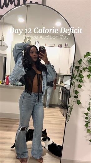 You know being a girl isn’t easy with hormones and all but to help balance I gave myself a cheat meal to help curb cravings. Progress isn’t linear but awareness and paying attention to your body is crucial. #nutrition #diet #caloriedeficit #cut #professionaldancer