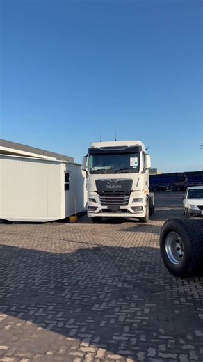 The MAN TGX 26.540 6X4 BL SA is a heavy-duty truck tractor powered by a 12.4 litre 6-cylinder diesel engine producing 540hp (397kw) and 2,500 NM of torque. visit our dealership today and view the truck. ■03 Bronze Bar Richards Bay alton ■082 521 3641 ■sales@manrbay.co.za #trending #fyp #indodhazululand #indodhasales #mantrucks