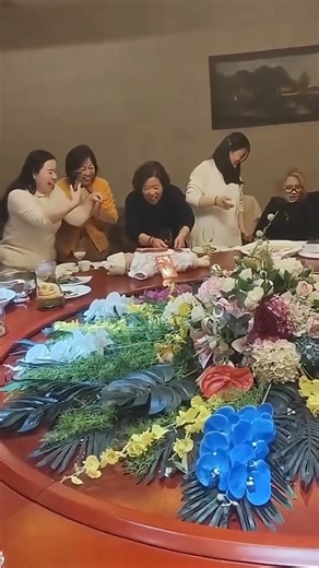 17K views · 109 reactions | How They Celebrate Babies' Birthdays in China! . #ChineseBirthdayTraditions #BabyBirthdayCelebration #CulturalFestivities #OMG #usaviralreels #usaviral #usareels #viralreelsfb #trendingreels #shorts | Unique Shows | Facebook
