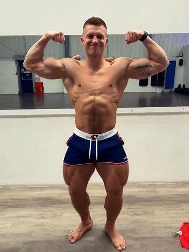 Muscle changing morph bodyswap male