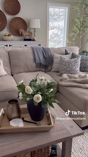 To create the perfect accent pillow combination, follow these rules: stick to a color palette, mix small and large prints, vary textures, sizes, and patterns, and aim for cohesion. By following these guidelines, you can create a visually interesting and cohesive look that adds depth and dimension to any room. One of the most important rules to follow when creating accent pillow combinations is to stick to a color palette. Choosing a specific color scheme helps to ensure that all the pillows comp