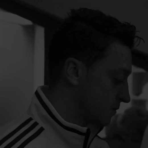 ‏انخلقت خاطر اتشوفه ! #fyp #foryou #edit #mesutozil #اغاني_عراقيه