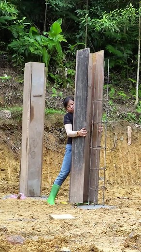 Bushcraft Garden Build: Outdoor Garden & Wildflower Harvest
