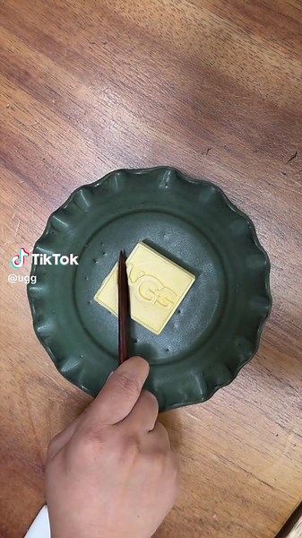 Pale Buttercup: The Must-Have Summer Color