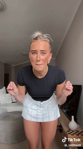 Australian Girls: Hot Outfits & More