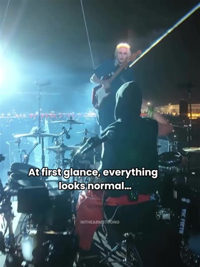 Emily Armstrong vs The Drums LOL #emilyarmstrong #linkinpark #deadsara #emilyarmstrongedit #funny meme lol