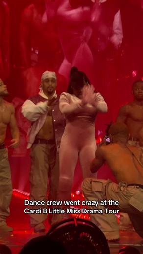 I wanna dance like that 😂 dance crew at the Cardi B new tour | cardi b