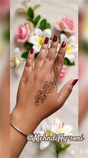 Easy and simple back side mehndi design 🌿🫶#shorts #ytshorts #trending #easy #mehndi #like #henna 🎀❤️