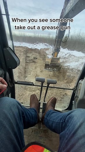 #screammovie happens #heavyequipment #operator #johndeere #deere #excavator