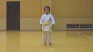 Heian Shodan by Mahiro (4 year old girl) | Top Karate Video