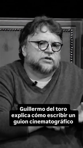 El maestro Guillermo del Toro explica cómo escribir un guion cinematográfico. El vídeo debe de ser hacia 2017. | Letras Nómadas
