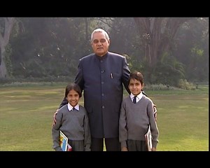 Remember this old memorable commercial starring Late. Atal Bihari Vajpayee and Late. APJ Abdul Kalam? This one is always a treat to watch for 90s kids.. #SchoolChaleHum | Marketing Mind