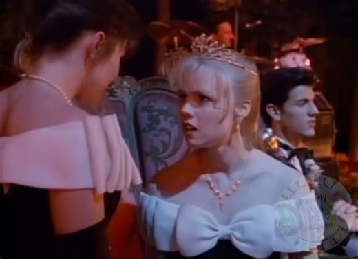 Beverly Hills 90210 on Instagram: "S1E21 SPRING DANCE/IL BALLO DI PRIMAVERA . . Bh90210 tees you always wanted 👉 order at link in my Bio @beverly_hills_90210_tv . . #BH90210 #BeverlyHills90210 #BeverlyHills #DylanAndBrendaForever #BrendaWalsh #BrandonWalsh #DylanMcKay #BrendaWalsh #KellyTaylor #DonnaMartin #ValerieMalone #SteveSanders #DavidSilver #JennieGarth #ShannenDoherty #BrianAustinGreen #GabrielleCarteris #Riverdale #TiffaniThiessen #andreazuckerman #sophieperry #lukeperryforever 