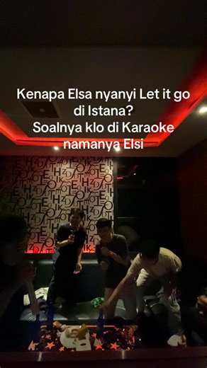 Elsa Menyanyi 'Let It Go' di Istana