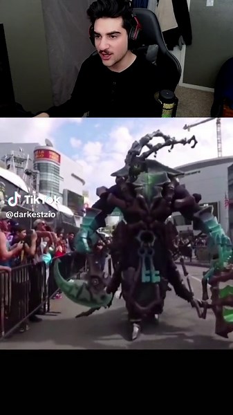 Incredible Thresh Cosplay from League of Legends