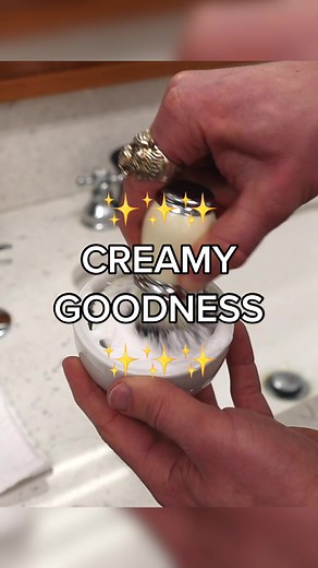 Look at that hand muscle 🤣 #asmr #oddlysatisfying #elliotforbesasmr