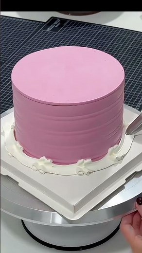 Satisfied Ruffle Piping Tutorial#piping #cake #cakedecorating #birthdaycake #baking #buttercream