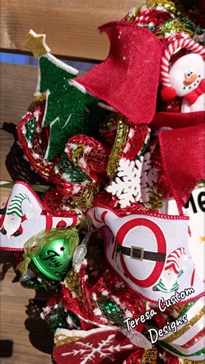 ✨🎄 Merry Christmas Wreath! 🎄✨ Bring some extra holiday cheer to your door with this fun and festive Christmas wreath! 🌟 Decorated with bright ribbons, candy canes, gingerbread, snowflakes, and a glowing “Merry Christmas” centerpiece — it’s sure to make everyone smile! Perfect for your front door, wall, or as a gift for someone special 🎁 Handmade with love and filled with Christmas magic ❤️ 💡 Features: LED lights for a cozy glow Festive ribbons and holiday accents Classic red, green, and whi