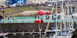 The parachute does not open, the British soldier miraculously escapes (Video)