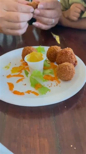 3.4K views · 68 reactions | Bitterballen , oohh wat ben je zo heerlijk襤襤襤 | Alex Cheng | Facebook