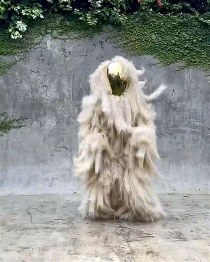 13K views · 296 reactions | Ohhh this texture is everything! What a satisfying full body outfit and moulded metal mask. "Portal" by @spencerblamo - head to Spencer's Instagram to see this and many more amazing creations! #beautifulbizarre #spencerblamo #spencerhansenart #bodyartist #multimediaartist #handmadecostume #handmade #texturedart #dance #outfitinspo #outfitinspiration | Beautiful Bizarre Magazine | Facebook