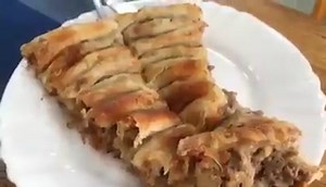 115K views · 3K reactions | Burek ispod sača VIDEO RECEPTI ,izaberi,gledaj i pripremaj izvrsna jela i kolace https://www.youtube.com/channel/UCg_GxNOpxom8Cv7m2-JYZiQ?sub_confirmation=1 | Bosanska Tradicionalna Kuhinja | Facebook