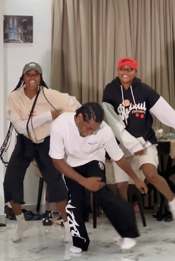 Sweet Routine❤️with the Dc:@RICHIEE🗡️ himself 💃/with@Ola🦋 💙#beulah_the_stepper #viral