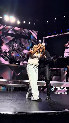 Bailando Bachata con Chayanne en Bailemos Otra Vez Tour