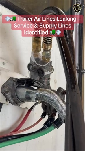 💨🚛 Trailer Air Lines Leaking – Service & Supply Lines Identified 🚛💨 During inspection, our specialist tech found air leaks on the trailer air supply and service lines (3-way connections). These air lines are critical for proper trailer brake operation, and any leak in this area is a serious safety concern. 💡 Why these air lines matter: The supply (red) and service (blue) lines control how air is delivered to and applied at the trailer brakes. When leaks are present, the trailer cannot brake