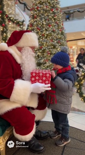 Santa claus pranks little kid 藍藍 #christmas #soraai #christmasgift #funnytiktok #fyp | Crazy Buzz World | Facebook