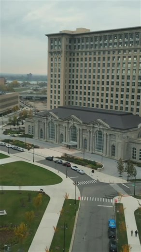 Old Detroit still lives in these streets. 🍀 Corktown was home to the Irish immigrants who built the city — and it’s still writing Detroit’s next chapter today. Would you live in a restored Corktown home? 👇 #Corktown #Detroit #DetroitHomes #HistoricDetroit #MichiganCentral #ArchitectureLovers #MotorCity #DetroitLifestyle #HistoryLovesCompany | Chris Hubel