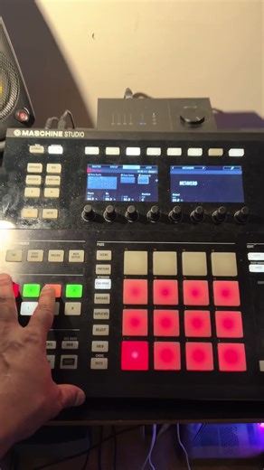 MASCHINE TRAP BEAT MAKING #shortsfeed #shorts #music #beatmaker #maschine #hiphopbeat