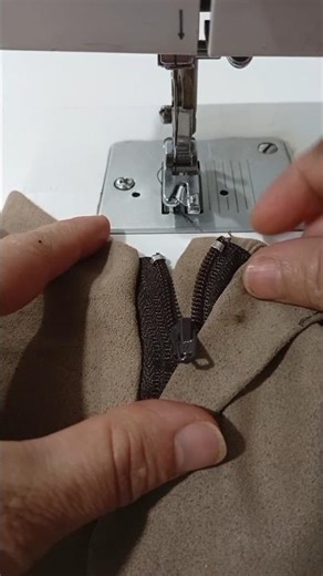 How to Sew a Hidden Neck Zipper Neatly ✂️ (7/10)