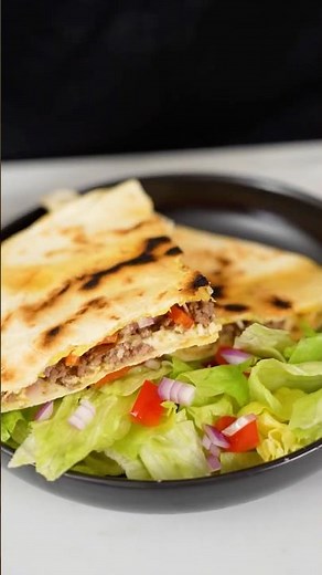 Stuffed tortilla in a turnover shape | Easy recipe with the Durandal red crepe maker