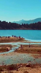 Laguna Mucubaji 🤩 Una maravilla de Venezuela 🇻🇪 Se encuentra ubicada en el parque Sierra Nevada, en el estado de Merida Venezuela. Situada a unos 3.655 metros sobre el nivel del mar. ¿Sabias que? Mucubaji significa sitio del agua grande, asi la llamaban los habitantes indígenas. El origen de la laguna es Glacial y se estima que tiene unos 10.000 años de antigüedad. . Video @destinoideal . . . . #merida #venezuela #MeridaTuristica #MeridaTuristica2.0 #MeridaCiudadTuristica #losandes #tendencia