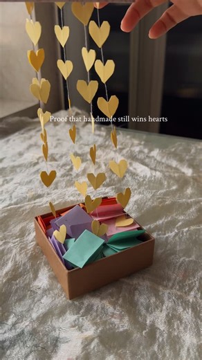 Nirali Shah on Instagram: "Gift them this and they’ll remember you forever 🥺🥰✏️ [ gift box, memory jar, gift hamper, personalised gifts, paper gifts, paper crafts, diy gifts, gift ideas, gifts for him, gifts for her, gifts for friends, handmade gifts, diy ideas]"