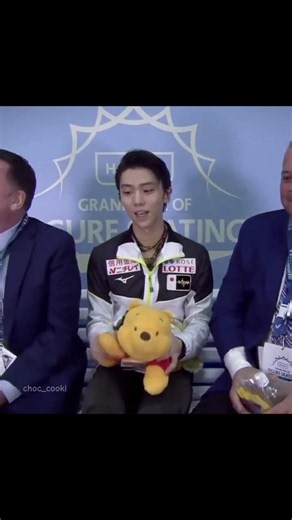 Team Hanyu's cutest member 💛 #yuzuruhanyu #YuzuruHanyu #figureskating