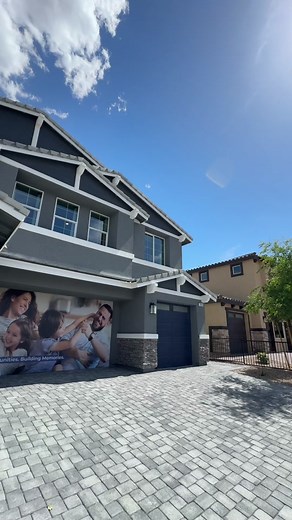 The Biggest Cheapest House in Las Vegas with 6 Beds, 5 Baths & Big Backyard