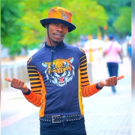 Kokwa Ma Kokwa & Spender Diamond Vocês ainda se lembra desse beat🇮🇹🔥🔥 Não é do tempo dos wozza madzala 😁🤧 #videoviralシviralシ2025 #videoviralシviralシ2025arsaarsa #foryoupage #foryou #Skhotheni #SAMA28 #foryoupageシ | Material Mathauzene II