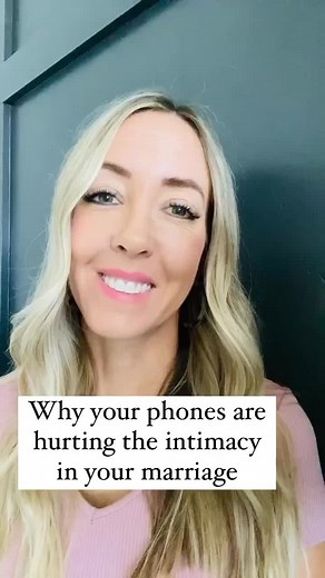 Are phones killing the intimacy in your marriage? We were on date night a few nights ago at a restaurant and were noticing ALL the couples at dinner sitting on their phones! It was unbelievable 💔 not really talking, only connecting with their phone instead of each other. It’s pretty crazy when you look around and notice how obsessed everyone is with their phones. What is it that is so exciting about your phone? Or social media? Half of social media is fake! Don’t fall into this trap. Your marri