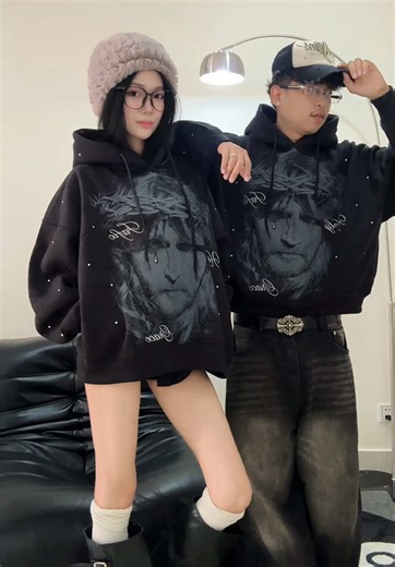 Couple with hoodie🖤 #Emmstyle