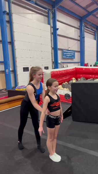 Feeling ontop of the world with lifts like that 🤩 #gymnasticbalance #acrobatics #acrolift #gymnasticstiktok #flightgymnasticsacademy #fyp #britishgymnastics #gymnasticshighlights #gymnasticslife